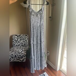 Black and white express dress